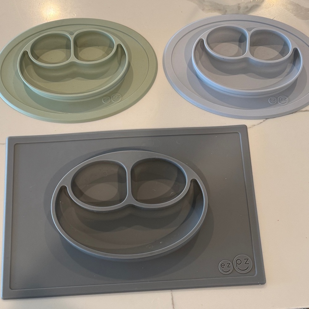 ezpz Silicone Plate bundle for baby/Kids - Gray, Light gray, Sage